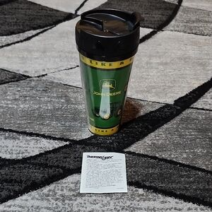 VINTAGE JOHN DEERE INSULATED PLASTIC TRAVEL MUG THERMO-SERV.
